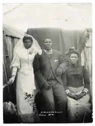 Um grupo do casamento, c.1890 (impressão de prata de gelatina)